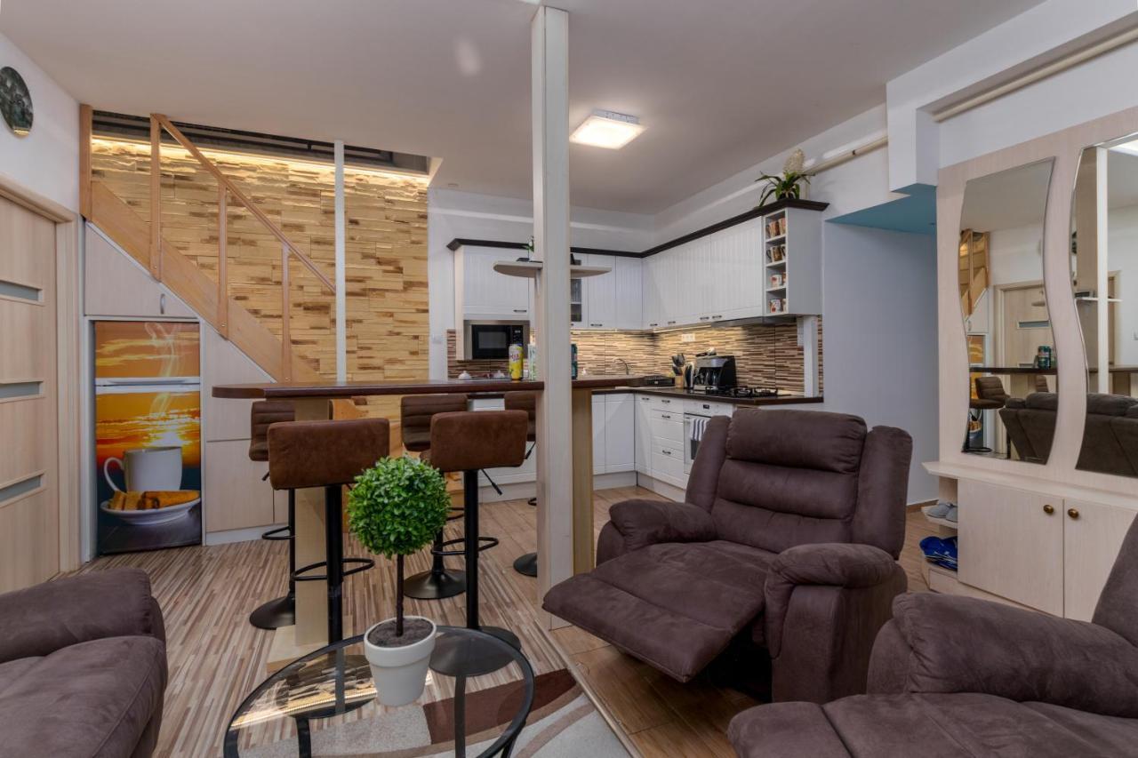 Fireworks Rakoczi - Free Parking - 3 Bedrooms - 2 Bathrooms Boedapest Buitenkant foto