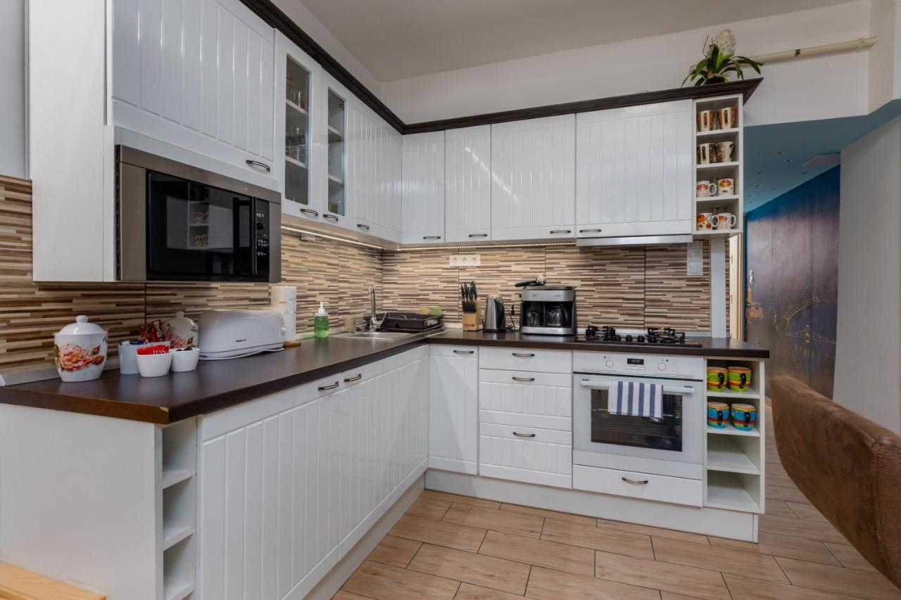 Fireworks Rakoczi - Free Parking - 3 Bedrooms - 2 Bathrooms Boedapest Buitenkant foto